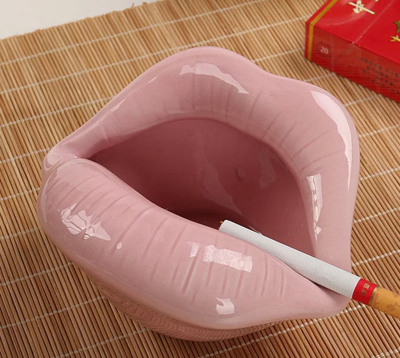 Pucker up Ashtray